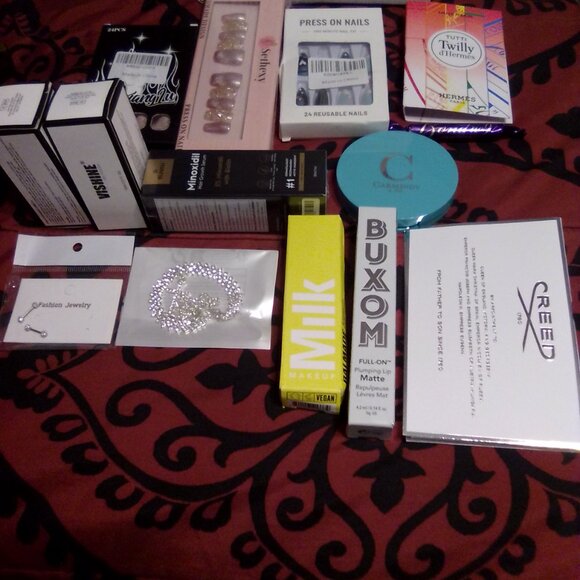 Milk-Carmindy-Maybelline-Buxom-Beauty Collection - Picture 1 of 16